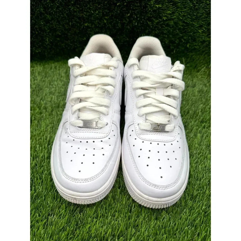 Nike Air Force 1 '07 DD8959-100 Athletic Sneaker Women's 7 White Leather Sports